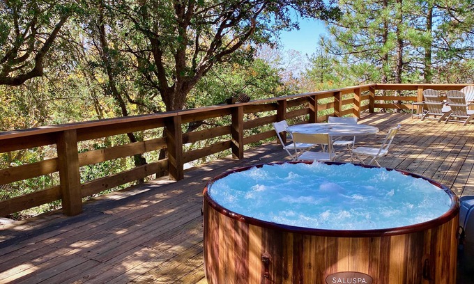 Idyllwild Cabin | Whispering Ridge Cabin with Spa & Mountain Bliss