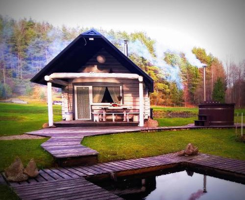 Gratiskes House | White homestead