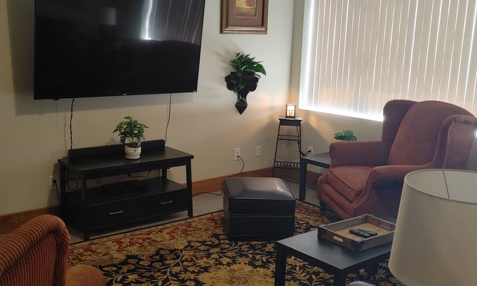 Brookfield Apartment | White House Lodge-Main Street Executive Apartment