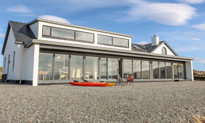 Maghery Cottage | WHITEHORSE HOUSE, pet friendly in Dungloe, County Donegal