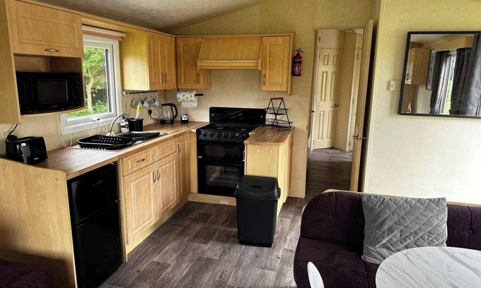 Frampton Cabin | Whitehouse farm fishery