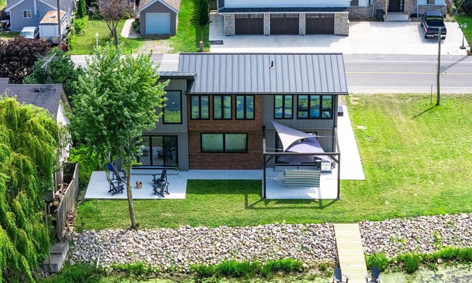 Kingsville House | Wild Goose Landing- Located near local wineries and breweries