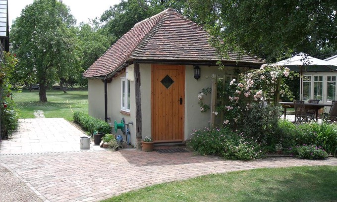 Abbess Roding Bed & Breakfast | Wilderness B&B 3 Self Contained Rooms Nr Sissinghurst