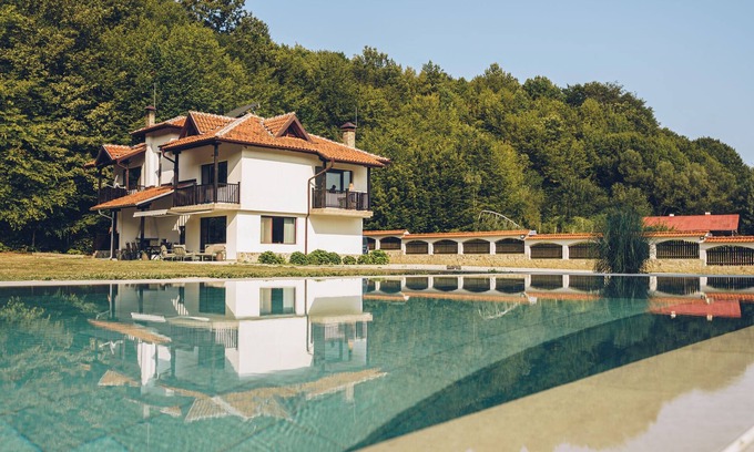 Apriltsi Villa | Wildwood Villa - Peaceful Family Villa in the Heart of the Mountains – Sleeps 6+
