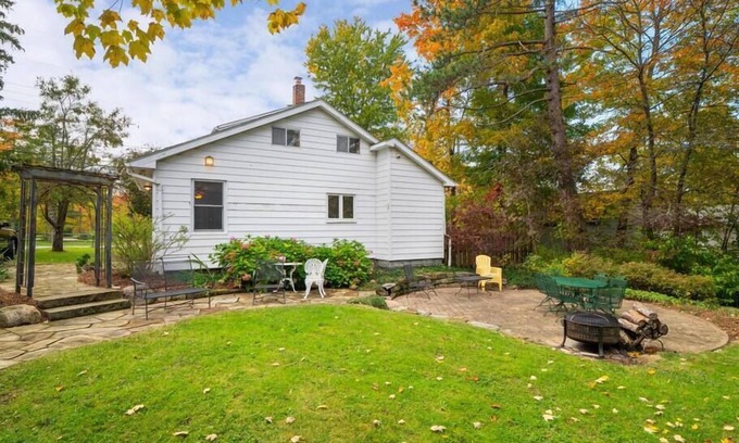 Kirtland House | Willow Woods Retreat - Farmhouse - Patio & Nature