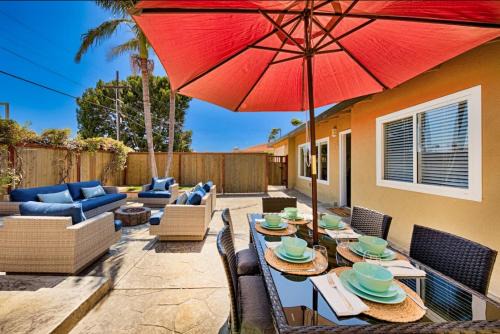 Beach Barber Tract House | Windansea Coastal Haven - Steps to Beach