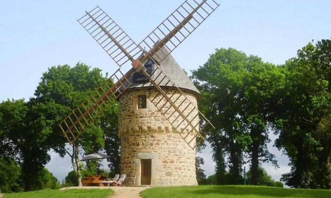 Gommenec'h House | Windmill Stay near Goelo Coast Beaches