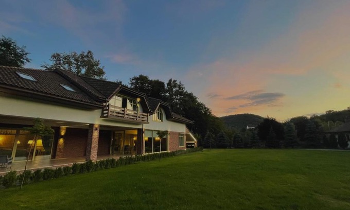 Serednye Hotel | WineGarden