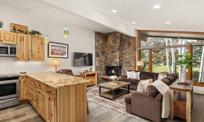 Snowmass Village Condo | Winter Escape: Ski-In/Ski-Out on Fanny Hill! Balcony Views, Gas FP, Hot tub, Elevator & Parking