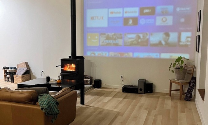 White Salmon House | Winter Getaway in Husum, WA