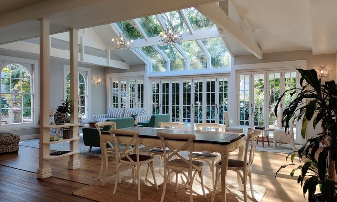 Balmoral Ridge House | WinterGreen Manor, Glass Pavilion - stylish and charming minutes from Maleny