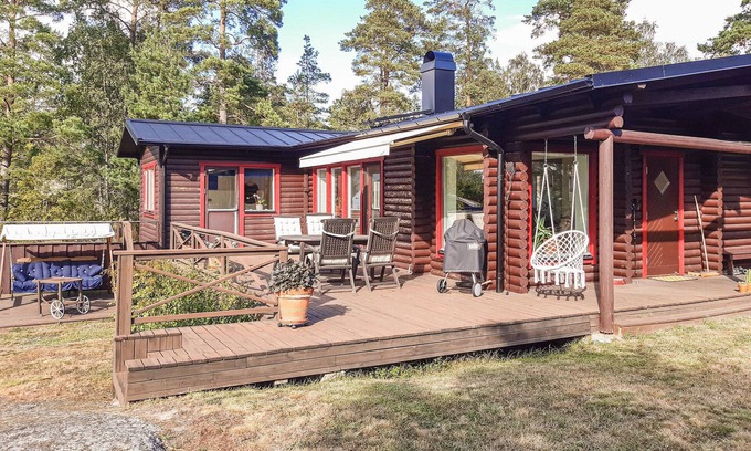 Grodinge House | With a panoramic view of the sea, this fine vacation home in Grödingen awaits you.