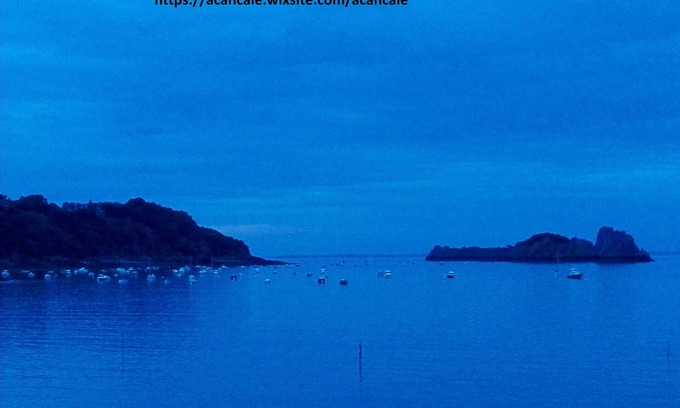 Cancale Apartment | Without vis-à-vis directly on the Sea and the Port, near Mt St Michel, St Malo