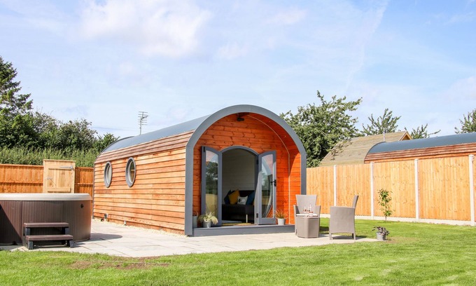 Diddlebury Cottage | WITHY WILLOWS, with hot tub in Ludlow