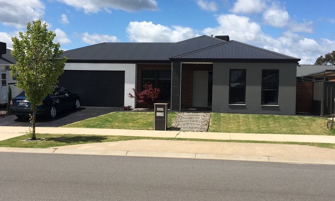 Killara Bed & Breakfast | Wodonga house Huon Hill