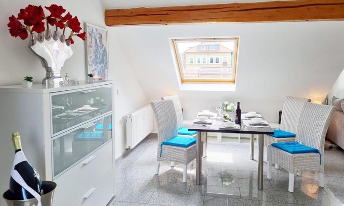 Western Ring Area Apartment | Wohnung Famous, 100qm, Klima, Loggia, 24h Checkin, bis 5 Personen