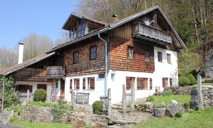 Schofweg House | Woidhouse - all-ecological hut feeling with comfort