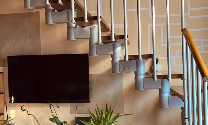 Cremona Apartment | Wolves Loft 260m from the Dome/Street Parking