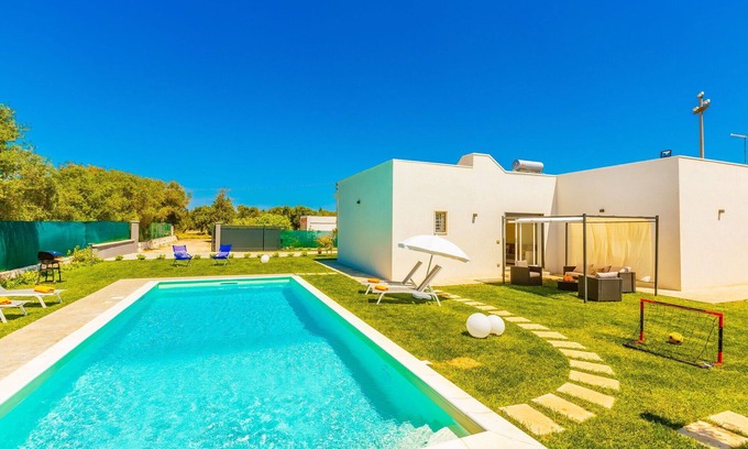 San Vito dei Normanni Villa | Wonderful private villa with WIFI, pool, A/C, TV, veranda and pets allowed, close to Ostuni