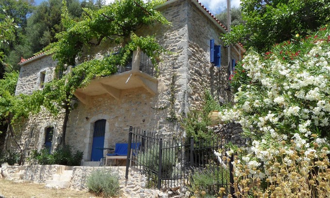 Karvelas House | Wonderful old stone house, with a view on sea and mountains