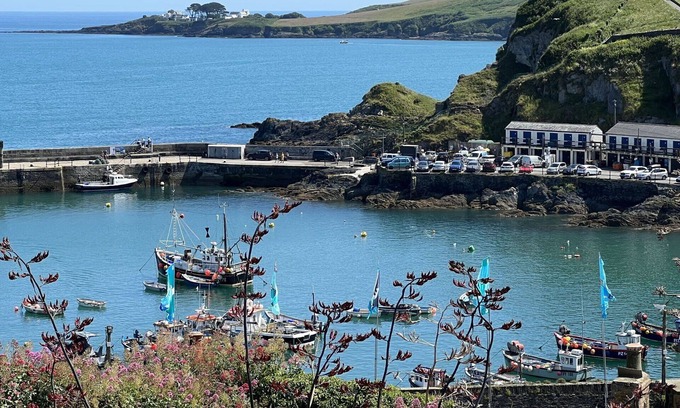 Mevagissey House | Wonderful private villa for 9 people with TV and pets allowed