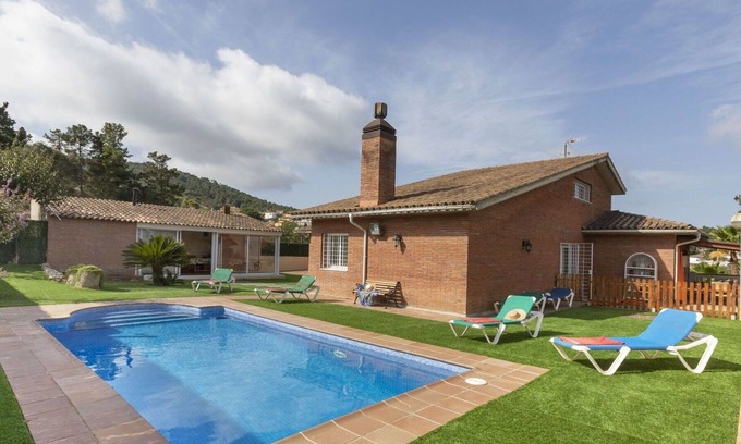 Mont Barbat House | Wonderful private villa for 14 guests with WIFI, private pool, TV, terrace and parking