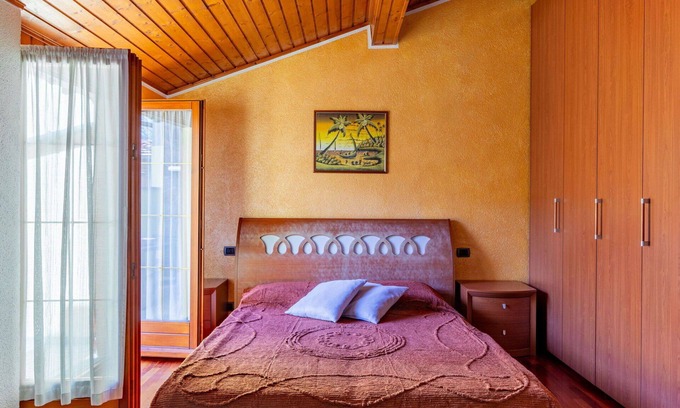 Corrido House | Wonderful private villa for 4 guests with WIFI, hot tub, TV, terrace and pets allowed