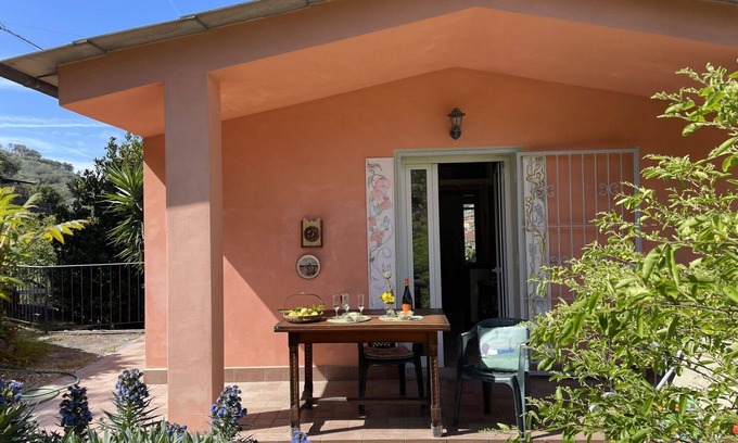 Costa dʼOneglia House | Wonderful private villa for 4 guests with A/C, WIFI, TV, patio and pets allowed