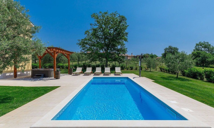 Vosteni Villa | Wonderful private villa for 8 people with A/C, private pool, hot tub, WIFI, TV and patio