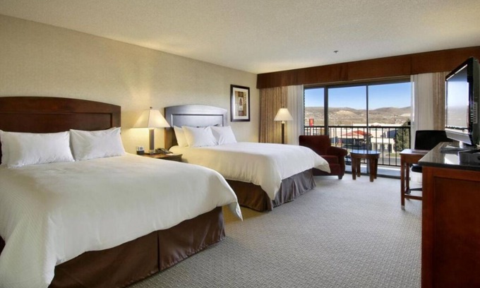 Elko Hotel | Wonderful Stay! 2 Sleek Units, Outdoor Pool, FREE Parking, Pets Allowed!