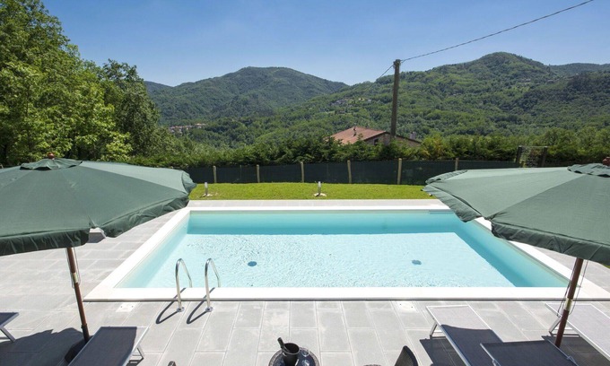 Tresana Villa | Wonderful villa for 4 people with A/C, WIFI, pool, TV, terrace, pets allowed and panoramic view