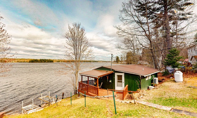 Weeks Mills House | Wonderful waterfront escape with high-speed WiFi, deck, kitchenette & more