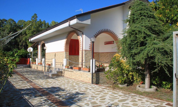 Marina di Ascea Villa | Wonderfully warm vacation home just 70 meters from the long beach.