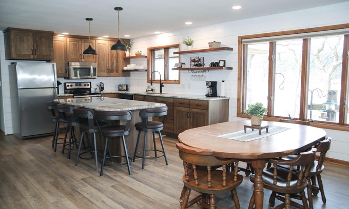 Milton House | Wooded Pond Retreat