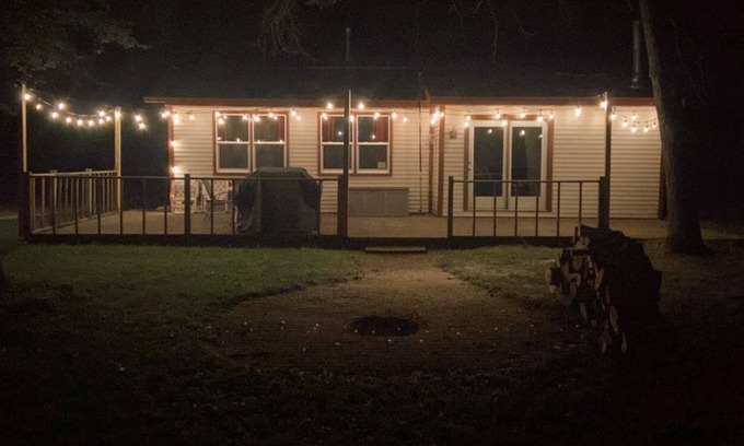 Crivitz Cabin | Woodland Retreat I Pet Friendly I Mins to Town