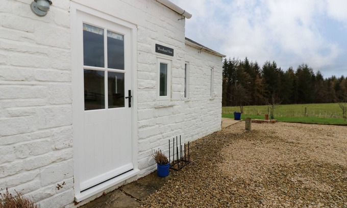 Bishop Auckland Cottage | WOODLAND VIEW, romantic, with a garden in Barnard Castle