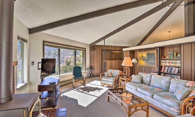 Willow Creek House | Woodsy Willow Creek Getaway w/Pool & Deck!