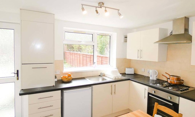 Abercwmboi Cottage | Wyndham House for 6 for Brecons and Bike Park Wales