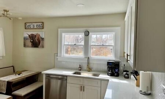 Casper House | Wyoming Freedom - Centrally Located Mid-Century Charmer