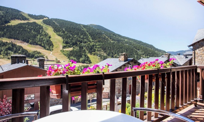 El Tarter Apartment | Xalet Saüc ideal for a family of 4, large balcony and great views of Grandvalira