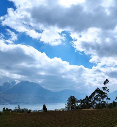 Eugenio Espejo Ski Chalet | Yaktari Cabaña del Florecimiento Lago San Pablo