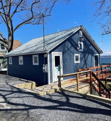 Romulus House | Year-round Cozy Cottage Charm on Cayuga Lake