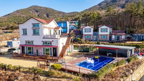 Dolsan-eup House | Yeosu Bless Poolvilla