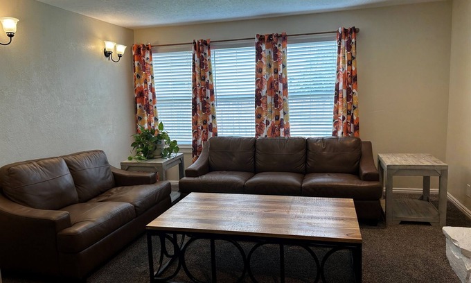 Lakeview House | Your Cozy Getaway: Near It All - Waffles too!