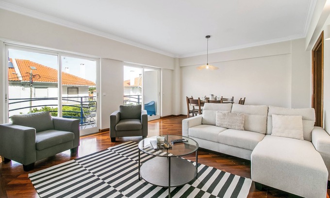 Oeiras Apartment | Your holiday home near Carcavelos beach!