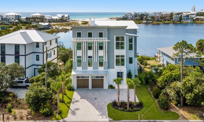 Seagrove Beach House | Your Luxurious Retreat on Eastern Lake!