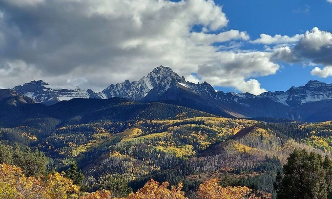 Elk Meadows House | YOUR MOUNTAIN VACATION.Awaits You! Gorgeous Views of Mountains. Permit 37