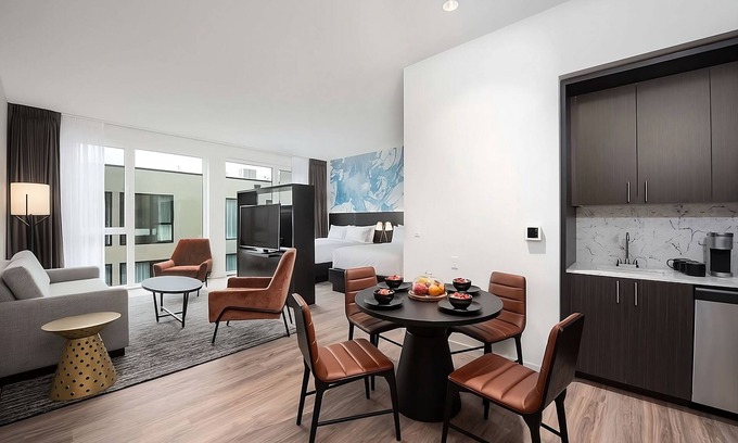 Central Area Hotel | Your Peak Experience in Oregon! 2 Relaxing Units, Kitchenette, Pets Allowed!