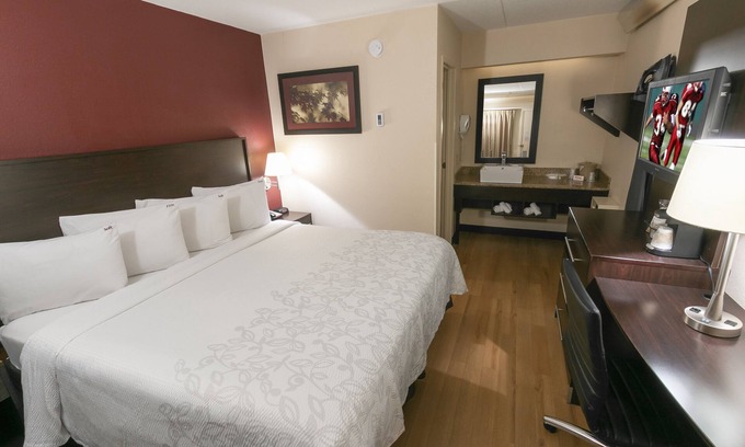 Secaucus House | Your Relaxing Getaway Awaits! Budget-friendly Accommodation, Pets Allwoed
