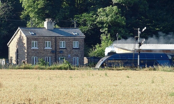 Pickering Cottage | Your unique front-row view of North Yorkshire Moors steam trains. Coast 20 Mins